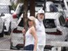 Russell Crowe mostra la sua perdita di peso di 26 chili mentre si gode una partita di tennis con la splendida compagna Britney Theriot a Sydney