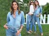 Cindy Crawford, 60 anni, mostra il suo splendore giovanile mentre si unisce alla figlia Kaia Gerber, 24 anni, all’evento denim