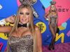 Carmen Electra, 54 anni, ritorna alle sue radici di Playboy indossando un costume da coniglietta in occasione del 35° anniversario dell’iconico locale di West Hollywood