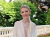 Braless Tara Reid, 50 anni, riporta Taradise in abito scollo a V all’amfAR Gala in Francia