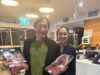 I fan si rallegrano quando la star di The Wiggles vince una lotteria con vassoi di carne in un pub locale: “C’è qualcosa di più australiano?”