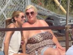 Gemma Collins mostra la sua pelle bruciata e i segni dell’abbronzatura estrema mentre prende il sole sulla spiaggia dell’Essex