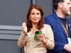 Coleen Rooney sostiene il marito Wayne con il figlio Equipment, 10 anni, mentre la fidanzata di Sam Thompson, Talitha Balinska, torna presto da Miami mentre guidano i Soccer Assist WAGs che tifano per la squadra costellata di stelle