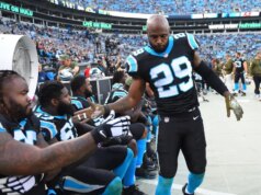 I Panthers aggiungono lo storico S Mike Adams allo workers tecnico