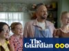 La recensione di Breadwinner – La commedia sul papà datato di Nate Bargatze ci perde completamente