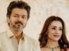 Trisha arrossisce dopo che un fan ha menzionato Vijay alla proiezione di Karuppu