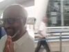 Rajinikanth sorride alla domanda di Vijay CM
