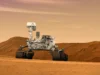 Il rover Curiosity della NASA è rimasto bloccato su una roccia. Ecco come l’hanno liberato