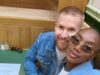 La fidanzata della star Neil Jones condivide importanti aggiornamenti sul matrimonio con i fan