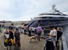 Lo yacht di Zuckerberg, i licenziamenti di Meta, l’incendio di una pizza robotica e un controllo reale sulle spese dell’IA