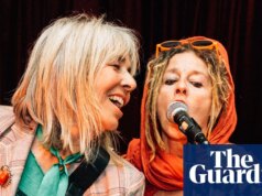 “Diciamo la verità!” Vi presentiamo i NaNaz, i punk over 50 che inveiscono contro pensioni, bidoni della raccolta differenziata e menopausa