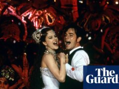 “Abbiamo allacciato Nicole nel suo corsetto e le si è rotta di nuovo una costola”: Moulin Rouge a 25 anni – una storia orale del forged e della troupe