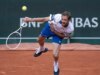 La testa di serie numero 6 Daniil Medvedev è sconvolta; Il francese Moise Kouame (17) avanza