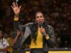 Sparks svela la statua di Lisa Leslie alla Crypto.com Area