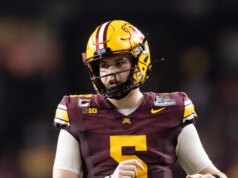 Il quarterback del Minnesota Drake Lindsey arrestato con carta d’identità falsa e accuse di alcol