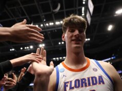 Il giocatore più alto del basket universitario Olivier Rioux si dirige all’UC Irvine
