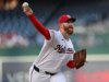 Zack Littell di Nats si volta mentre i Brewers cercano di spazzare through