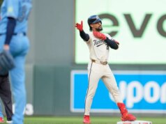 I pipistrelli gemelli si animano tardi per abbattere Jays nell’apertura della serie