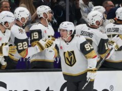 Mitch Marner totalizza 3 punti quando Knights mette KO Mammoth in Gara 6