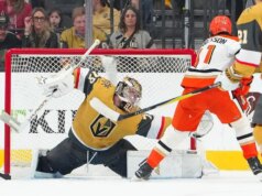Il controverso gol del terzo periodo porta Knights a superare Geese in Gara 1