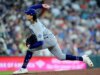 RHP Tyler Glasnow (indietro) esce dalla vittoria dei Dodgers su Marlins