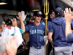 Rob Refsnyder e Julio Rodriguez aiutano i Mariners a battere l’atletica leggera