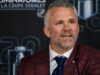 Qu’a donc dit Martin St-Louis à ses joueurs après la deuxième période: «Il est arrivé dans le vestiaire gonflé à bloc»