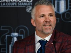 Qu’a donc dit Martin St-Louis à ses joueurs après la deuxième période: «Il est arrivé dans le vestiaire gonflé à bloc»