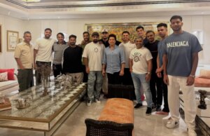 Sachin Tendulkar fa un gesto speciale per i giocatori dell’LSG prima della partita dell’MI, foto virali