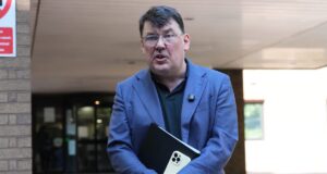 RTE utilizza padre Ted come “strumento di molestia antisemita”, afferma Graham Linehan