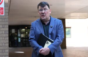 RTE utilizza padre Ted come “strumento di molestia antisemita”, afferma Graham Linehan