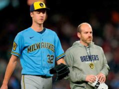 Misiorowski dei Brewers esce contro i Nationals per apparente infortunio
