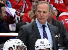 Il GM di Lightning riafferma l’impegno nei confronti di Jon Cooper: “Sarà qui per un po’”