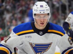 I Blues firmano Dylan Holloway per un’estensione del contratto di cinque anni da 38,75 milioni di dollari