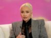 Hayden Panettiere ricorda che gli fu detto di compiere atti sessuali con un uomo “molto famoso”.