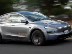 Tesla rivela nuovi dettagli sugli incidenti dei robotaxi e sulle persone coinvolte