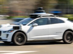 Waymo sta cercando di reprimere i bambini soli che utilizzano auto senza conducente