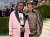 Momento scomodo tra Rihanna e ASAP Rocky al Met Gala ripreso dalla telecamera
