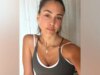 Jessica Alba stupisce con un selfie in reggiseno sportivo dopo la sessione di ginnastica “fai da te”.