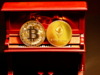 Bitcoin si mantiene vicino ai 77.000 dollari mentre i mercati seguono i segnali della Fed e i flussi degli ETF