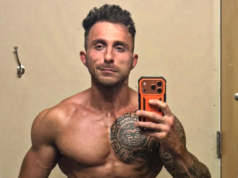 La star del wrestling professionista scopre cosa significa “terra delle opportunità” negli Stati Uniti mentre descrive dettagliatamente il viaggio dall’Italia all’America