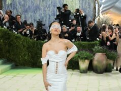 I fan di Rachel Zegler si chiedono “cosa c’è realmente che non va” dopo i movimenti bizzarri al Met Gala