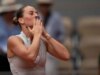 Marta Kostyuk stupisce la 4 volte campionessa Iga Swiatek a Parigi