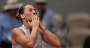 Marta Kostyuk stupisce la 4 volte campionessa Iga Swiatek a Parigi