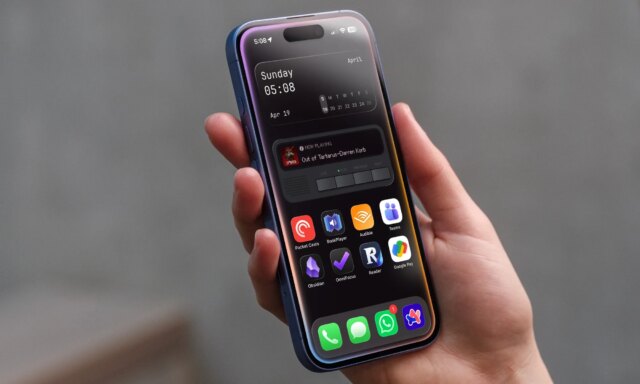 Siri-running-on-iphone.jpg