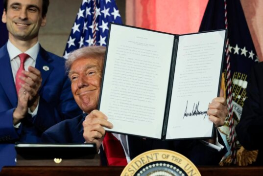 Secondo quanto riferito, Trump sta prendendo in considerazione un ordine esecutivo volto a valutare nuovi modelli di intelligenza artificiale