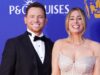 Stacey Solomon e Joe Swash celebrano la vittoria del titolo dell’Arsenal alla parata degli autobus