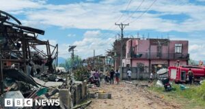 Un’esplosione uccide dozzine di persone in un villaggio controllato dai ribelli in Myanmar