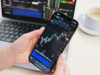 Bitcoin recupera sopra i 77.300 dollari mentre l’allentamento delle tensioni geopolitiche guida la ripresa del mercato delle criptovalute