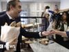 Il primo ministro francese litiga con il viaggio per comprare le baguette